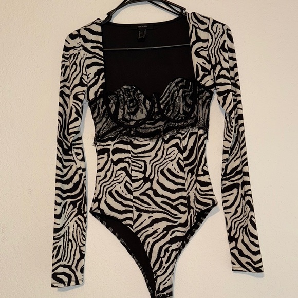Black‎ and White Zebra Print Bodysuit - Picture 1 of 5